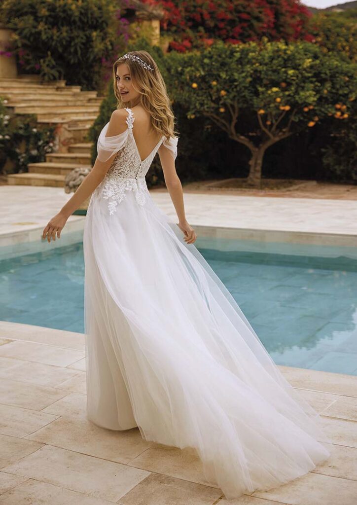 White One Lakeside Trouwjurk