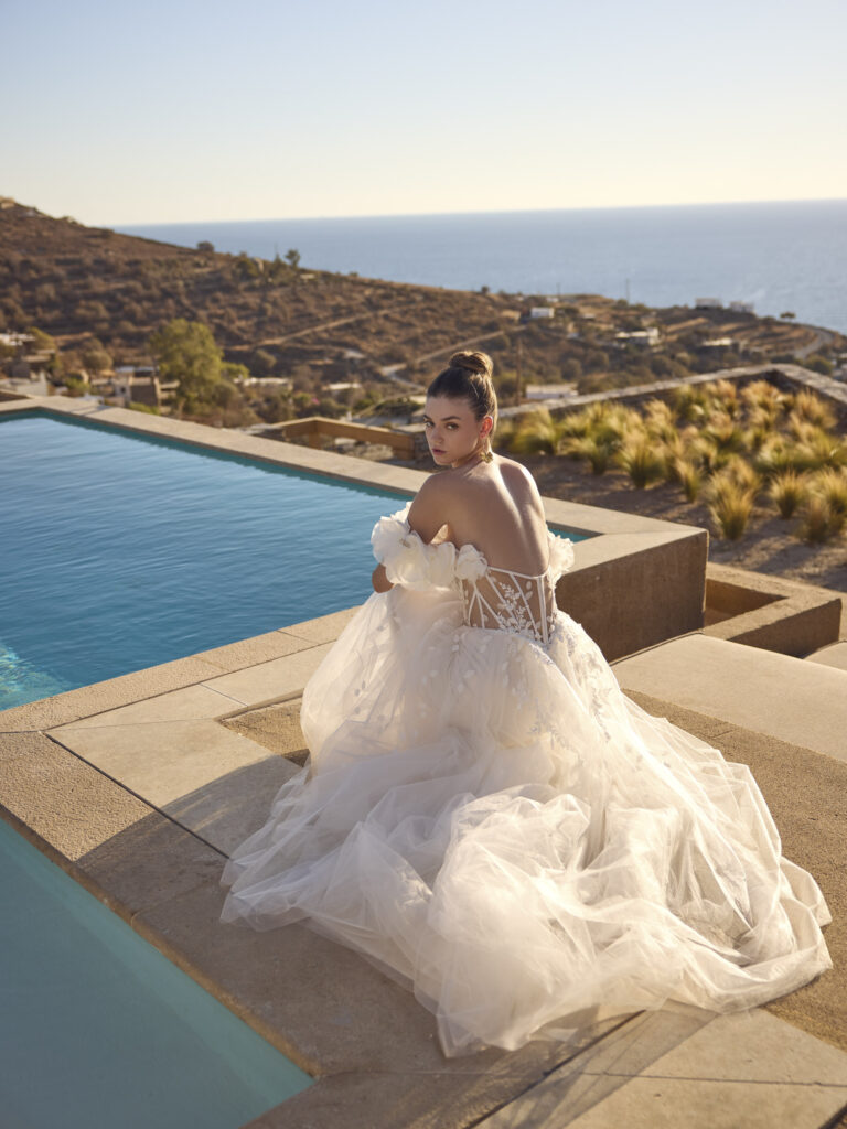 Le Papillon by Modeca Horacia Trouwjurk