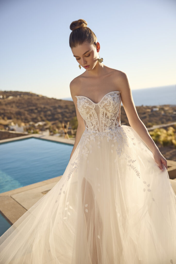 Le Papillon by Modeca Horacia Trouwjurk