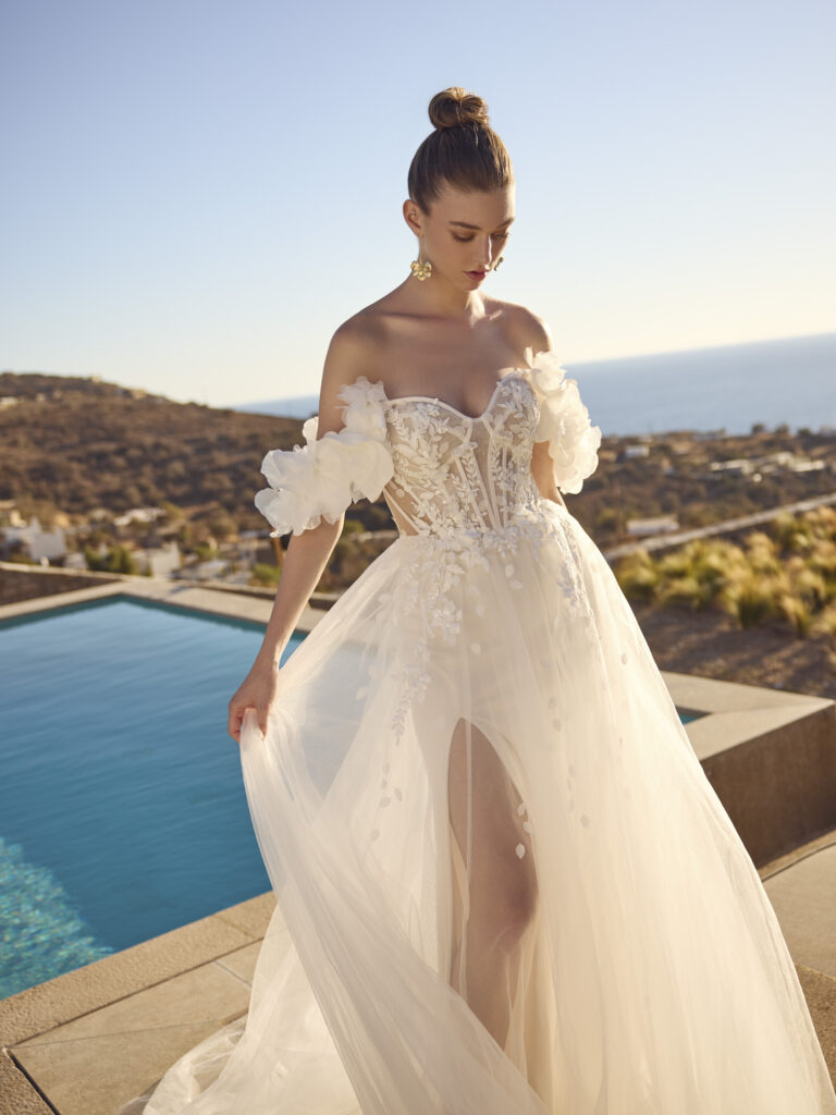 Le Papillon by Modeca Horacia Trouwjurk