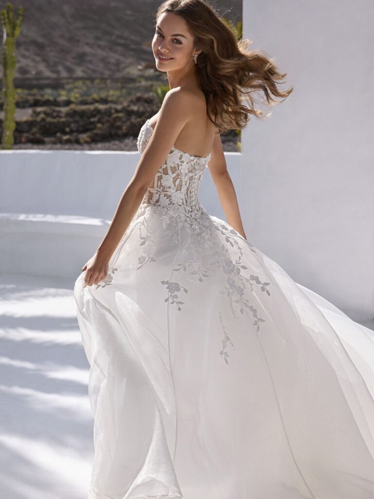 Love by Enzoani Everly Trouwjurk