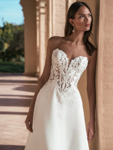 Blue by Enzoani Ursina Trouwjurk