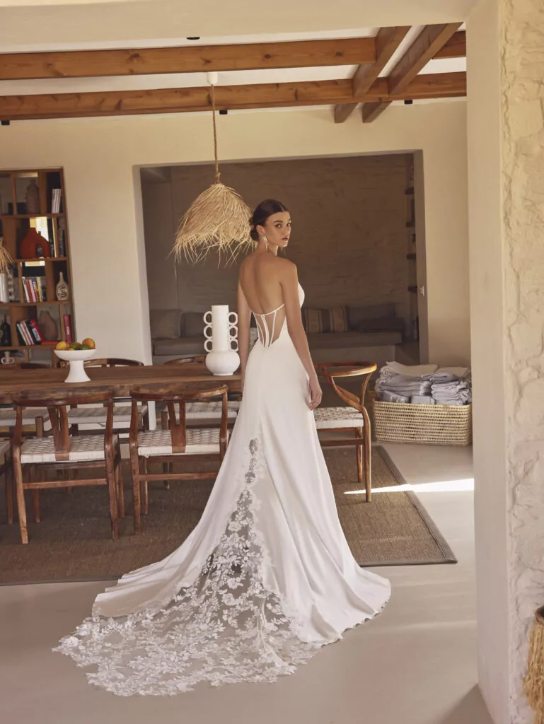 Le Papillon by Modeca Harriet Trouwjurk